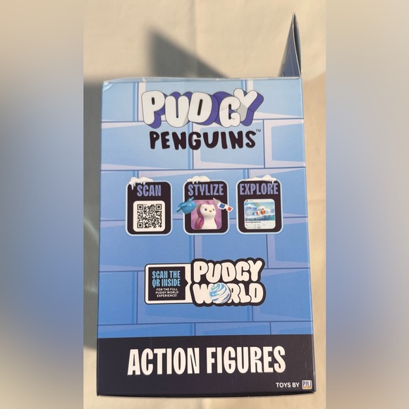 Action Figure Pudgy Penguins 4.5” Gold and Black Find Series 2 - Picture 6 of 7